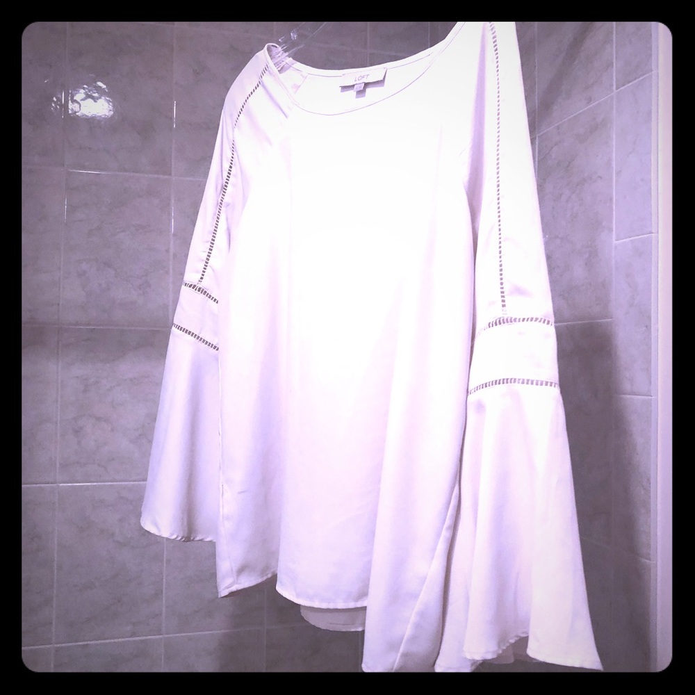 🌼 Ann Taylor LOFT Bell Sleeve Blouse